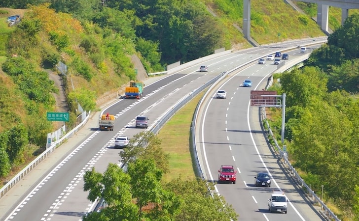 まとめ:高速道路の追越車線はルールを守って安全に!