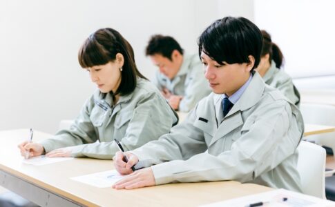 安全運転講習を種類別に紹介｜講師派遣・自動車学校・オンライン