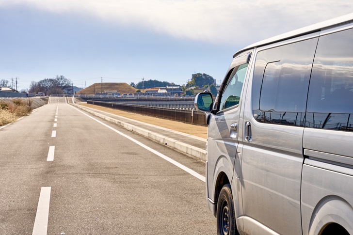 社用車の個人使用は可能？私的利用のリスクやチェックポイントを解説