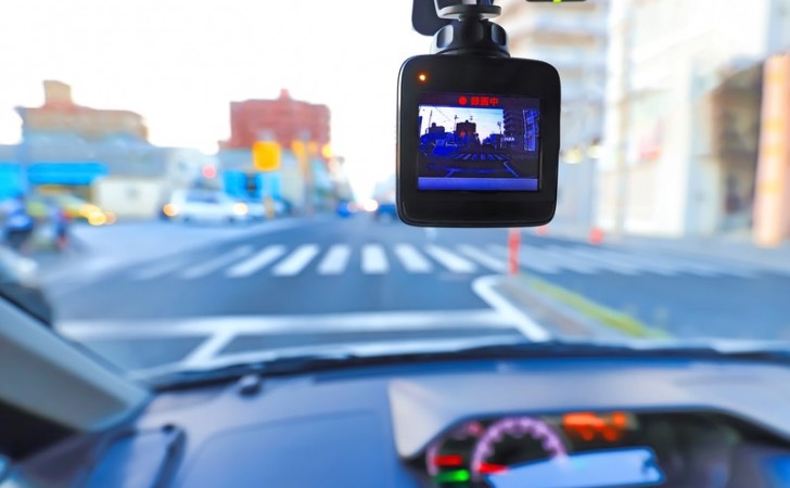 安全運転に必須！ドライブレコーダーの付け方・選び方を解説｜JAF